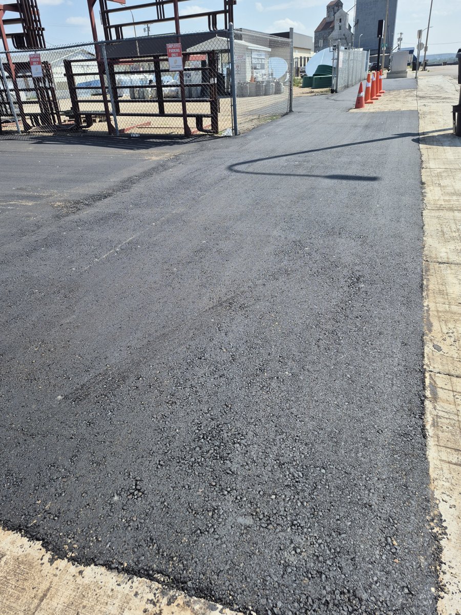 Williston Paving crew and equipment on a commercial drive lane